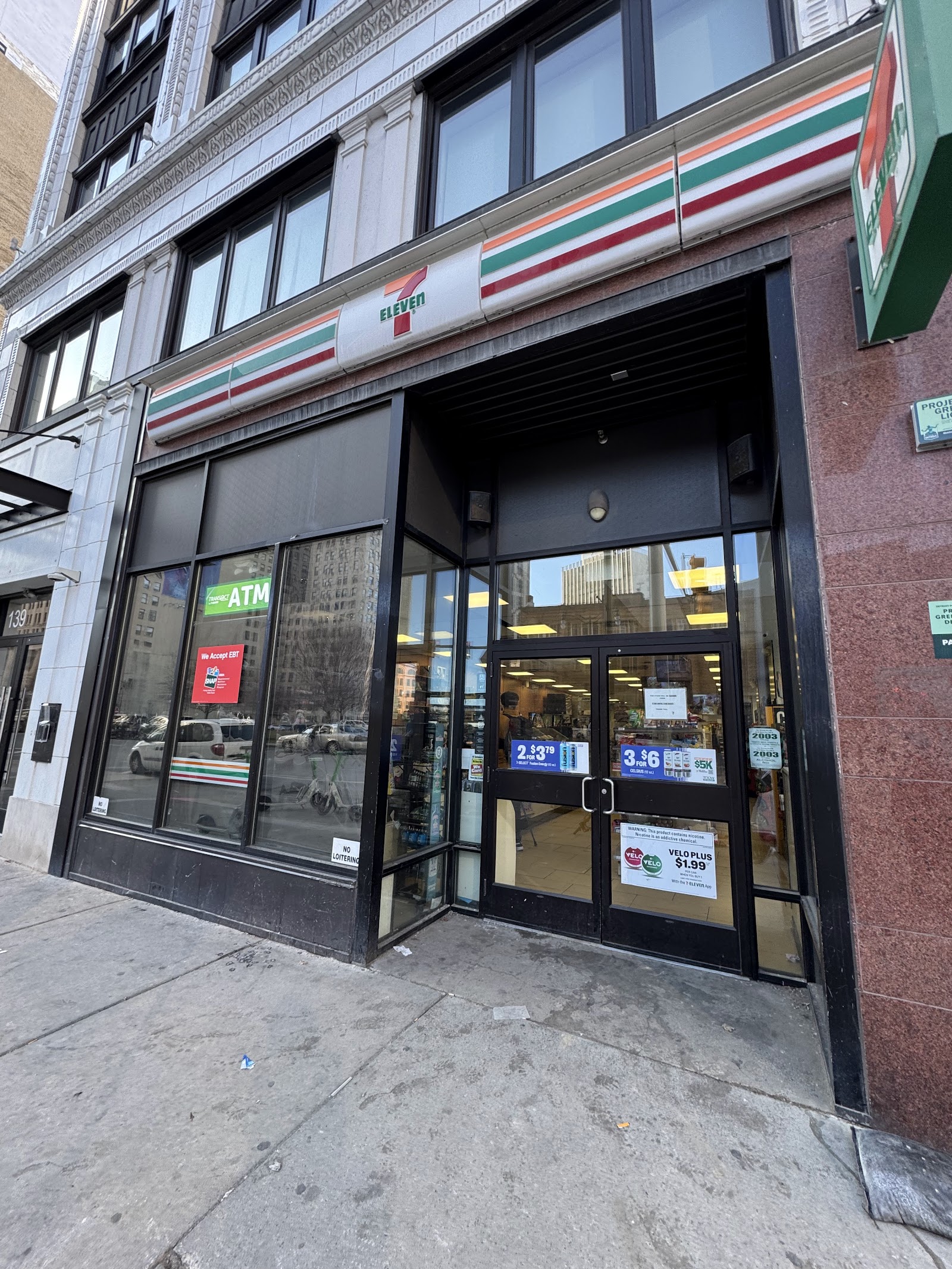 7-Eleven — photo
