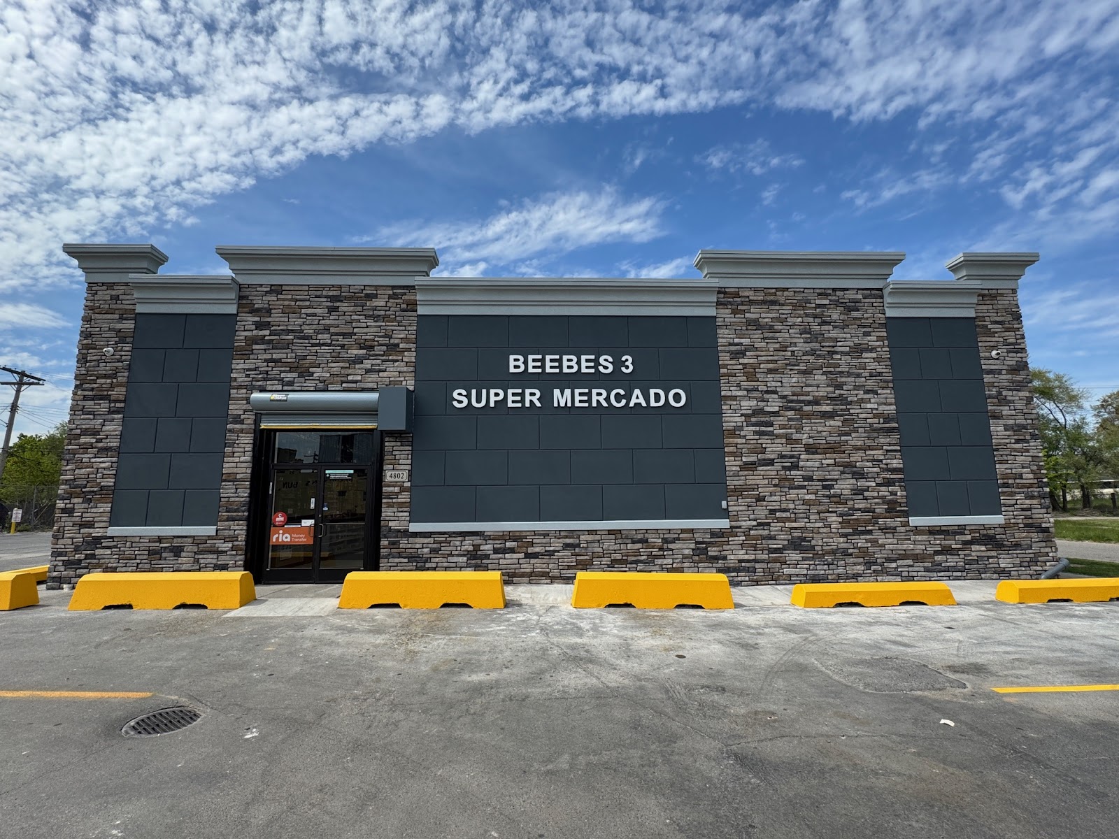 Beebes’s 3 Super Mercado — photo