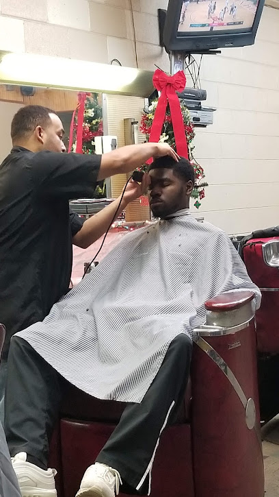 Dre's Family Barber & Beauty — photo
