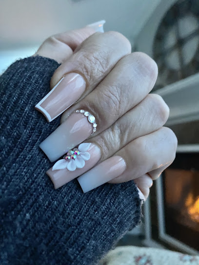 Favis Nail Salon — photo