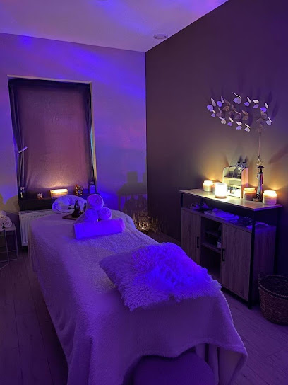 Foot massage and spa wellness — photo