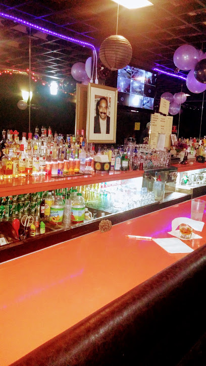 Louie's Cocktail Lounge — photo