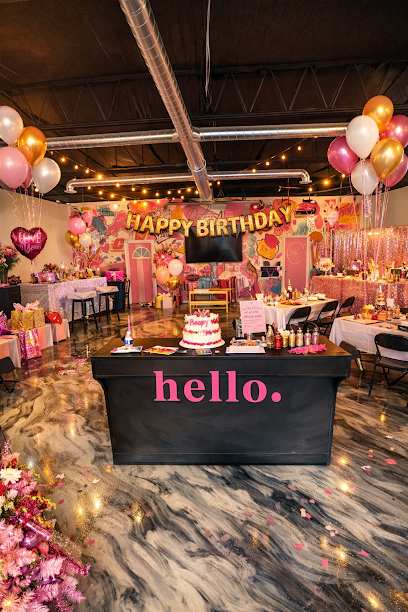 Pretty Me 360 Beauty Bar — photo
