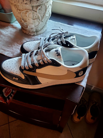 UndergroundDesignerPlug — photo