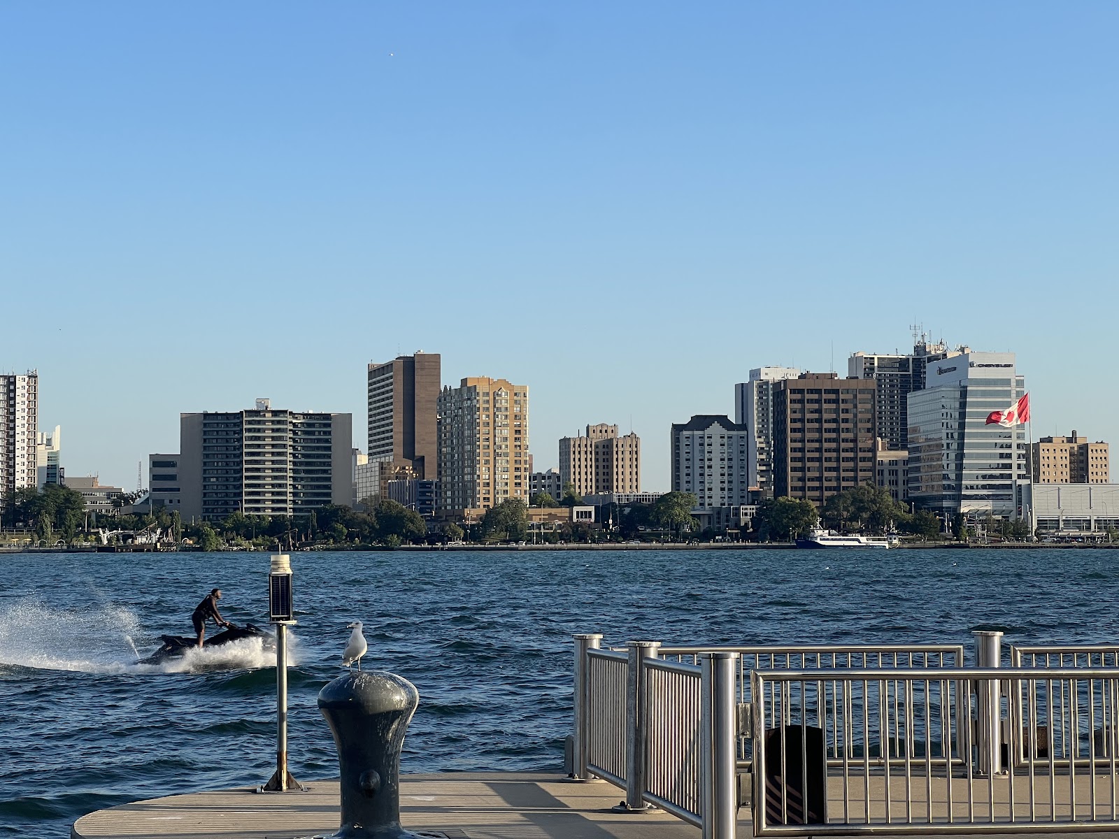 MoGo Bikeshare: Ren Cen Plaza & Detroit Riverwalk — photo
