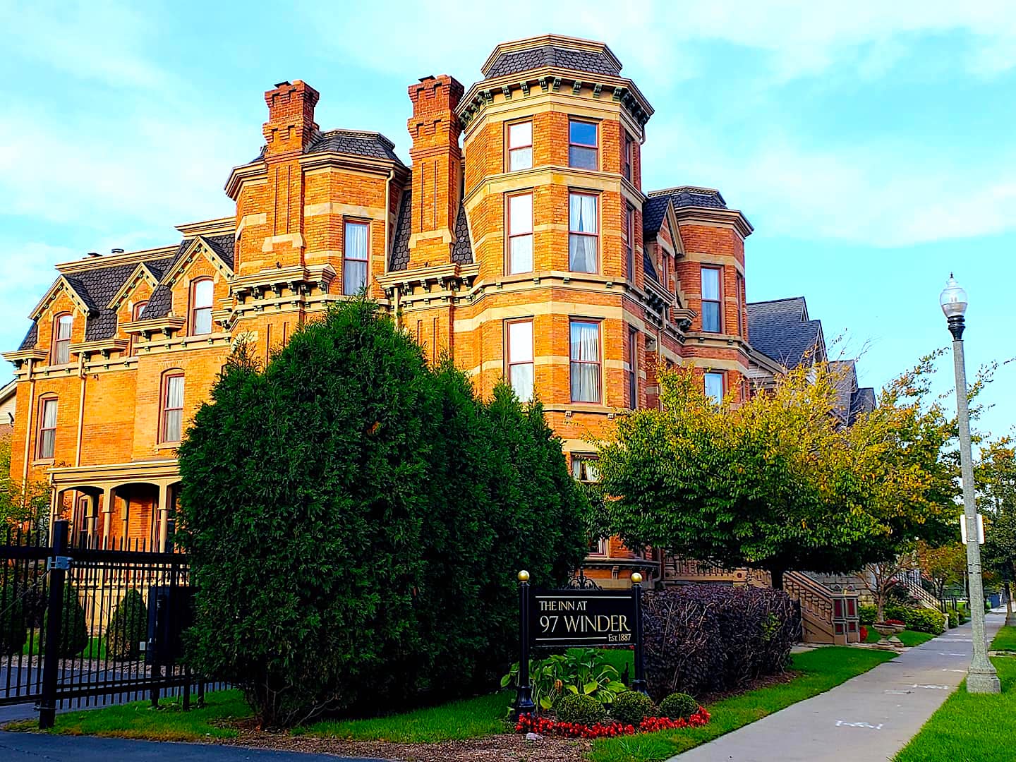 The Inn at 97 Winder in Detroit